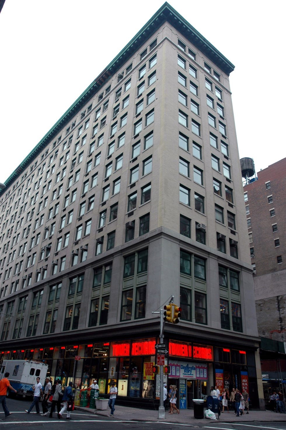 britney spears' asking $5975 million for her manhattan apartment