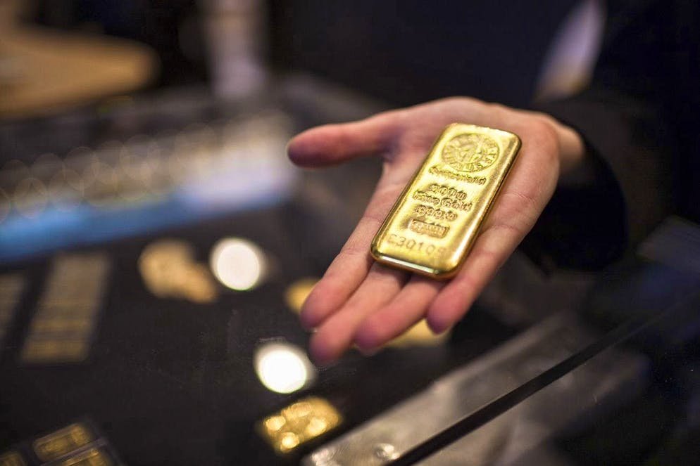 Quiz question: How heavy is this gold bar? Answer: half a kilo. It is currently worth more than 40,000 francs.