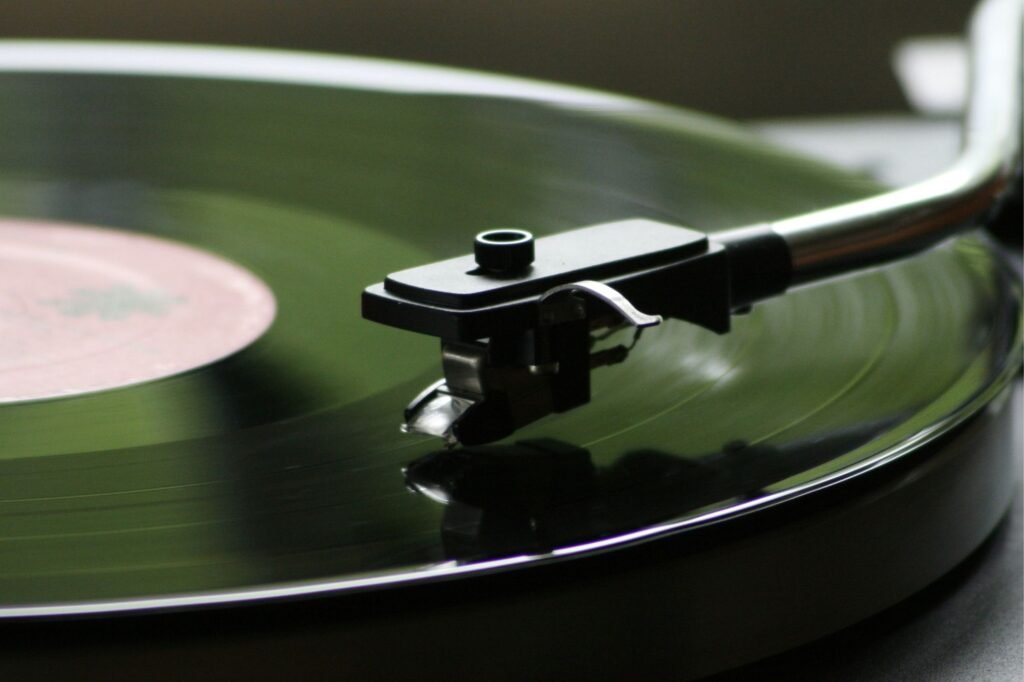 Vous avez regardé les Victoires de la Musique 2025 ? Alors vous allez adorer cette sélection de vinyles