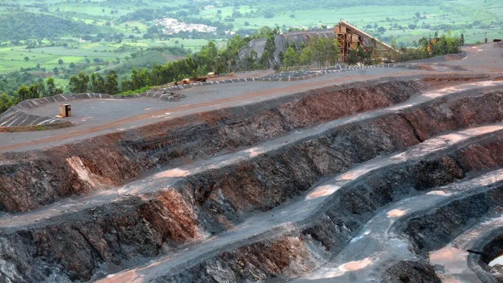 India mulls setting up mineral and metal trading exchange, opens door for full mine sales