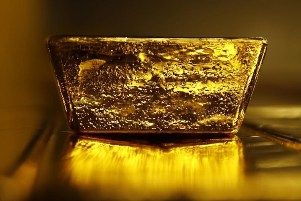 Gold Holds Decline as Rate-Cut Caution From Powell Saps Demand