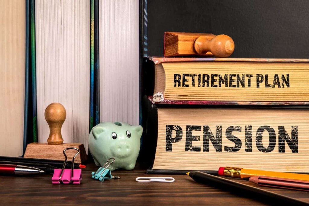 What’s the difference between retirement funds and pension funds?