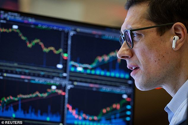 Stock market panic as two banks reveal terrifying data echoing ’08 crash: Dimon says ‘everyone needs to be warned of this’