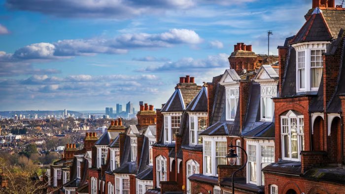 UK house prices rise more than expected in September
