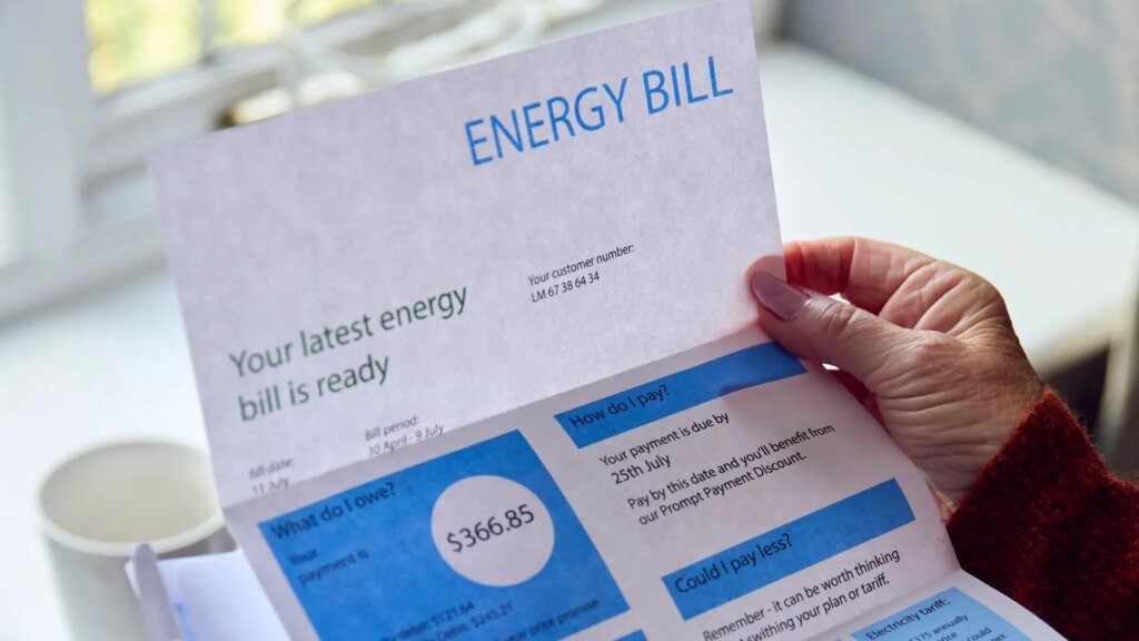 Energy bills will be slashed by £150 a year, Rachel Reeves promises despite MORE heating bill hikes on the horizon