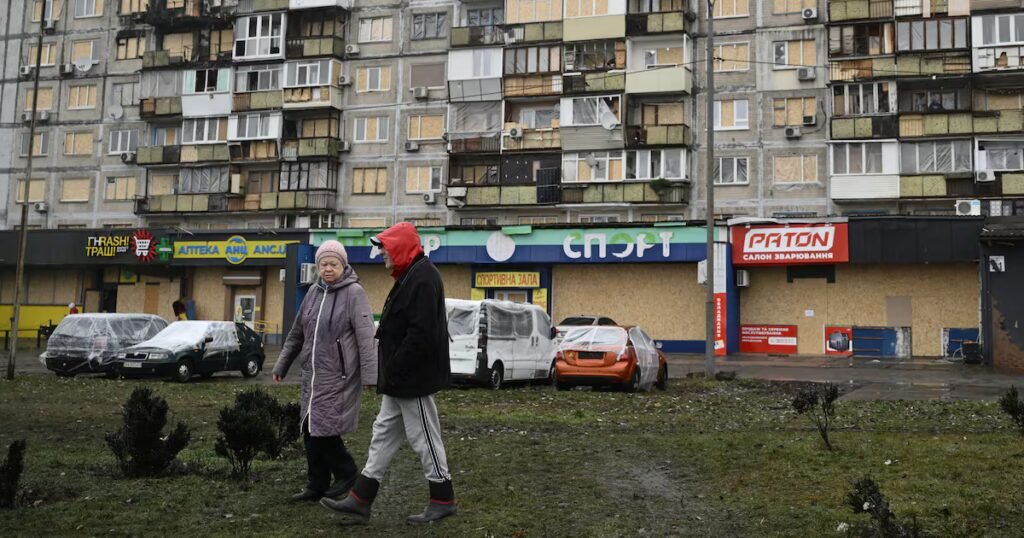 US and Ukraine officials to meet for third day of peace talks, as Russia strikes eight Ukrainian regions – The Irish Times