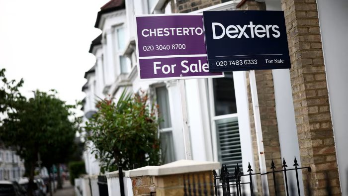 UK property asking prices down £2,000 from a year ago