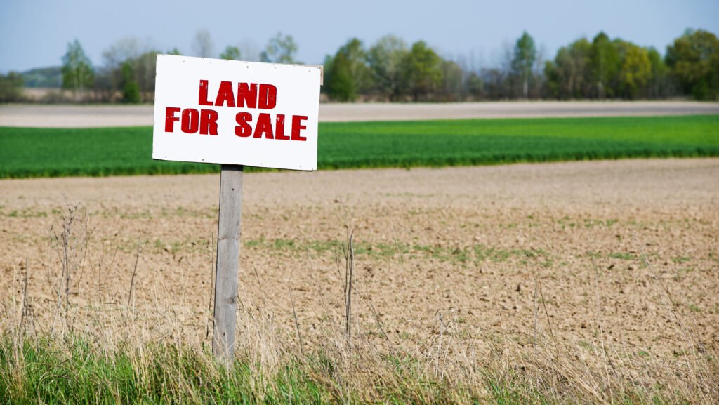 Farmland prices fall 5% as confidence wanes